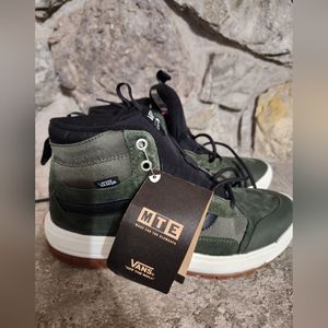 Vans UltraRange Exo Hi MTE- M 7.0 W 8.5